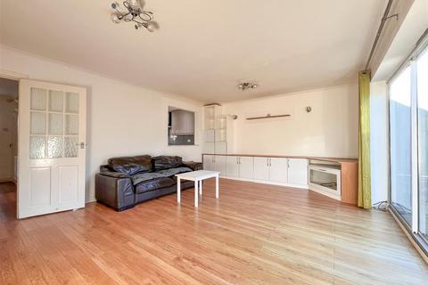 3 bedroom terraced house for sale, Ivinghoe Road, Bushey