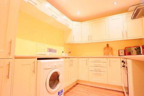 2 bedroom flat to rent, St Patrick Square, Newington, Edinburgh, EH8