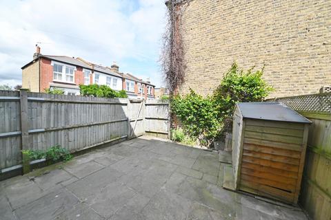 3 bedroom terraced house to rent, Lion Road, Twickenham TW1