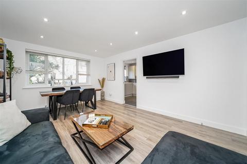 2 bedroom apartment for sale, Forest View, London E4