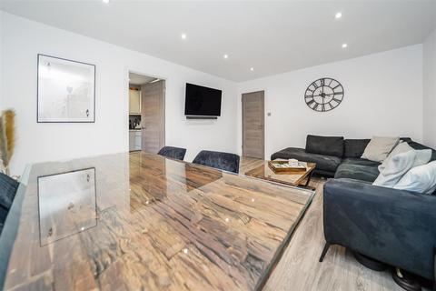 2 bedroom apartment for sale, Forest View, London E4