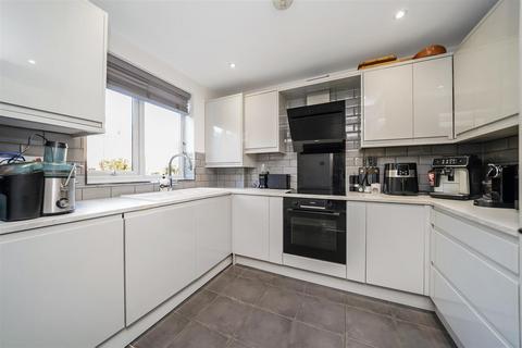 2 bedroom apartment for sale, Forest View, London E4