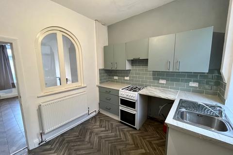 3 bedroom terraced house to rent, Rochdale Road, Calderdale, OL14