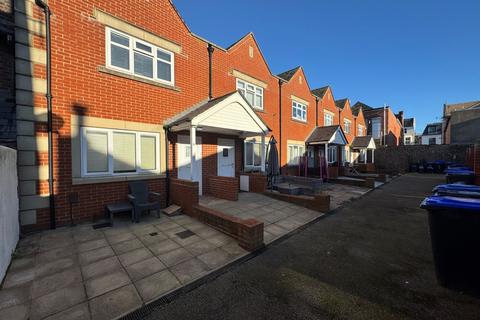 2 bedroom end of terrace house to rent, 6 Amo Mews, Worthing, West Sussex, BN11