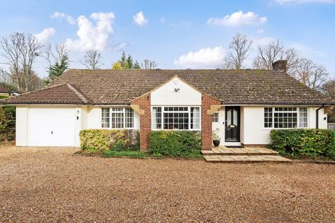 4 bedroom detached bungalow for sale, Dean Close, Winchester, SO22