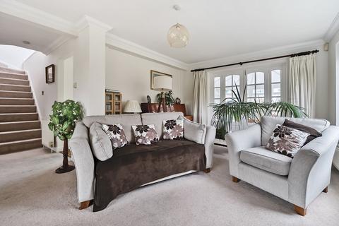 5 Dean Close, Winchester, SO22 5LP