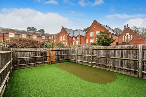 3 bedroom end of terrace house for sale, Greyford Close, Leatherhead, Surrey, KT22