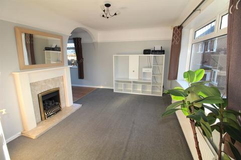 3 bedroom semi-detached house to rent, Broadgate Lane, Horsforth