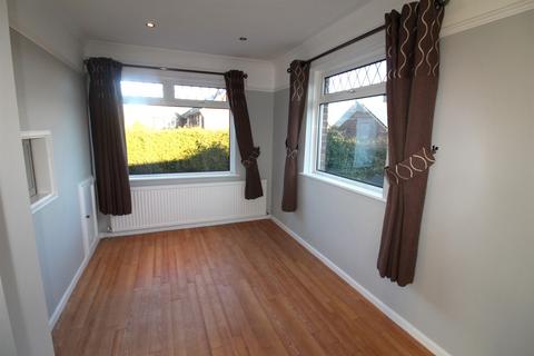 3 bedroom semi-detached house to rent, Broadgate Lane, Horsforth