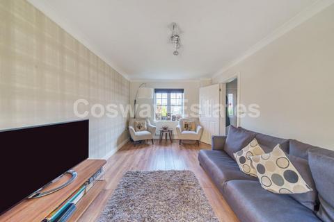 9 Tiverton Way, London, NW7 1GE