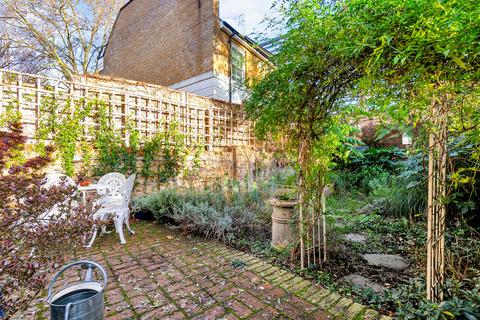 30b Cephas Avenue, London, E1 4AT