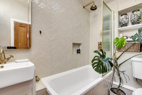 30b Cephas Avenue, London, E1 4AT