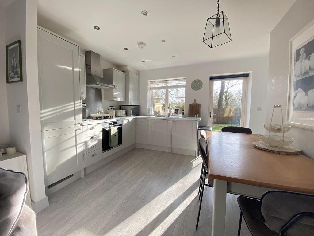 Dining kitchen area