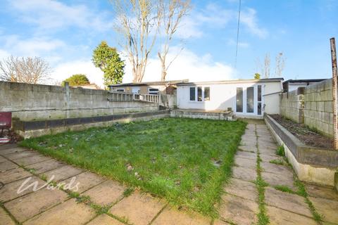 3 bedroom semi-detached house to rent, Westbrooke Road Welling DA16