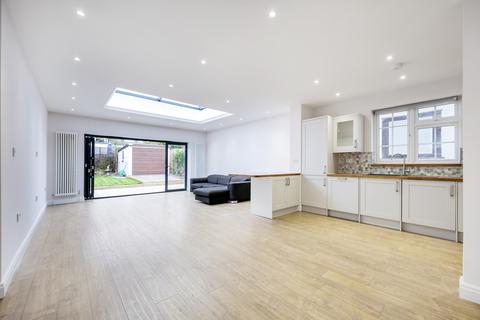 4 bedroom semi-detached house for sale, Durham Avenue, Woodford Green, IG8