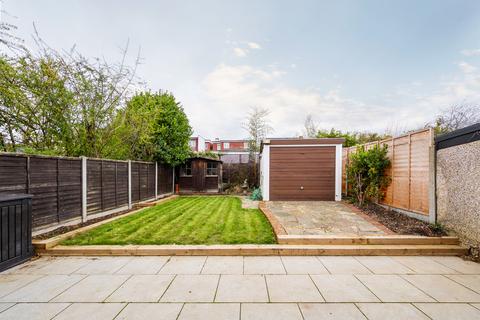 4 bedroom semi-detached house for sale, Durham Avenue, Woodford Green, IG8