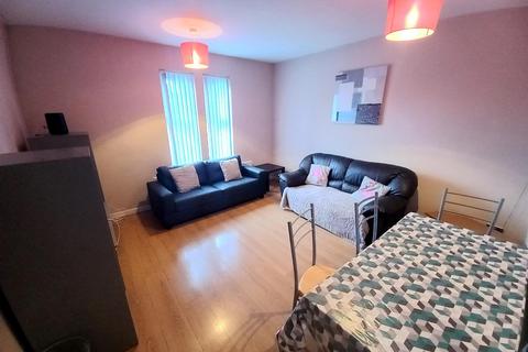 5 bedroom flat to rent, 5 Bed Apartment *£120 pppw excluding bills* AVAILABLE FOR 2024/25 ACADEMIC YEAR * Holden Street  NG7 3JN