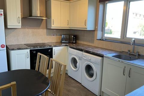 4 bedroom flat to rent, Arnold Drive