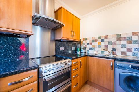 2 bedroom flat for sale, Redwood Gardens, Chingford, London, E4