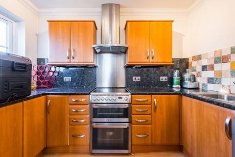 2 bedroom flat for sale, Redwood Gardens, Chingford, London, E4