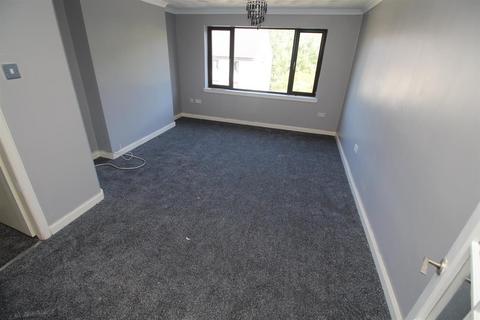 3 bedroom flat to rent, Kilcreggan View, Greenock