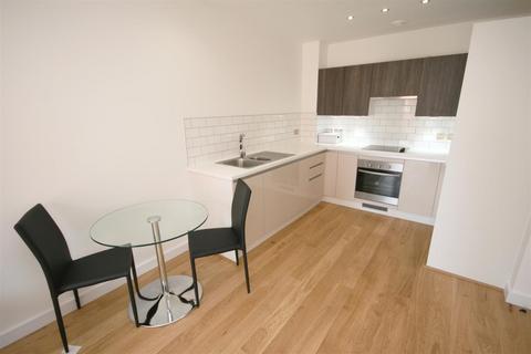 2 bedroom apartment to rent, Vimto Gardens, Manchester M3