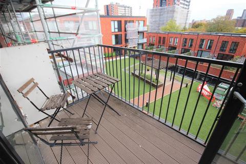 2 bedroom apartment to rent, Vimto Gardens, Manchester M3