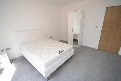 2 bedroom apartment to rent, Vimto Gardens, Manchester M3