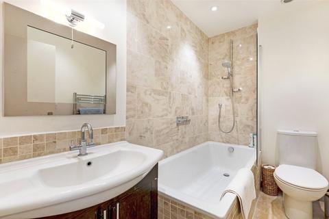 Flat D, 105 Alderney Street, London, SW1V 4HE