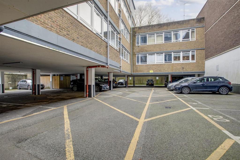 13 Castle House, Desborough Road, HP11 2 FP-11.jpg