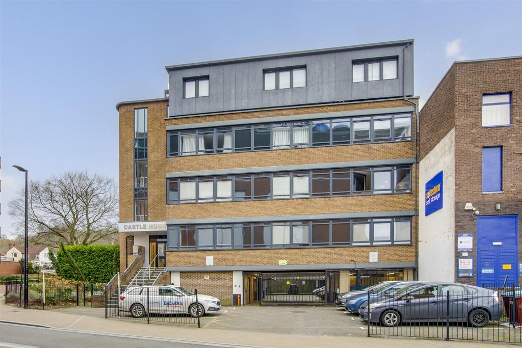 13 Castle House, Desborough Road, HP11 2 FP-13.jpg