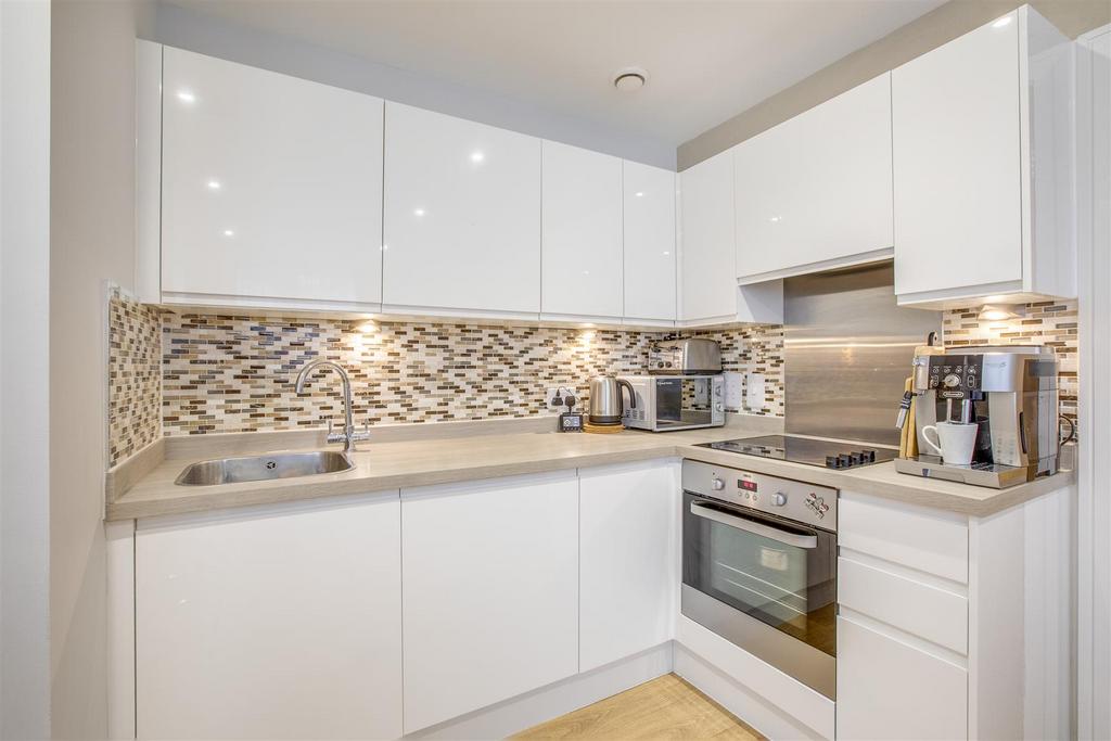 13 Castle House, Desborough Road, HP11 2 FP-3.jpg