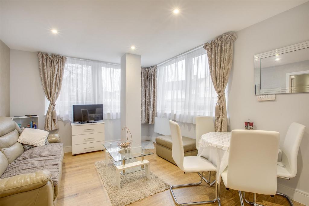 13 Castle House, Desborough Road, HP11 2 FP-7.jpg