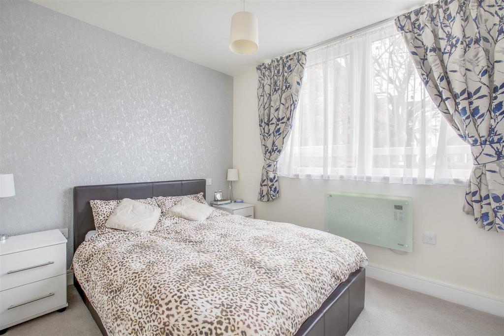 13 Castle House, Desborough Road, HP11 2 FP-1.jpg