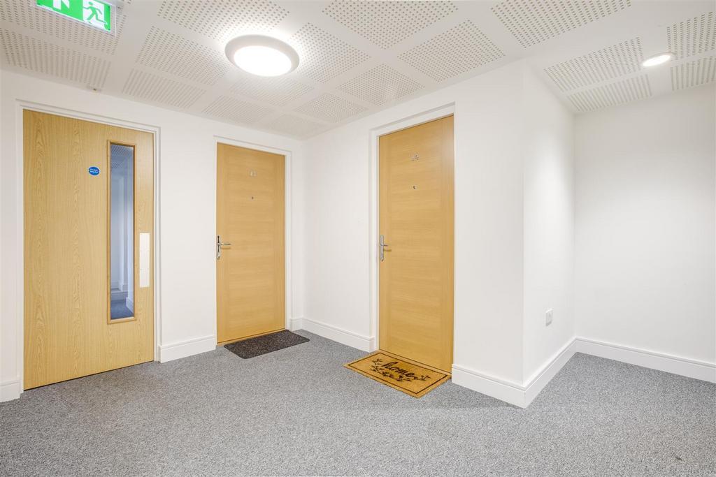 13 Castle House, Desborough Road, HP11 2 FP-9.jpg