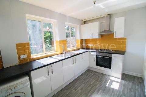 2 bedroom end of terrace house to rent, Solway Road South Luton LU3 1TL