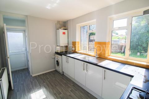 2 bedroom end of terrace house to rent, Solway Road South Luton LU3 1TL