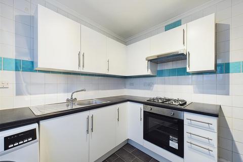 3 bedroom flat to rent, Field End Road, Pinner HA5