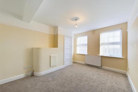 3 bedroom flat to rent, Field End Road, Pinner HA5