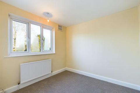 3 bedroom flat to rent, Field End Road, Pinner HA5