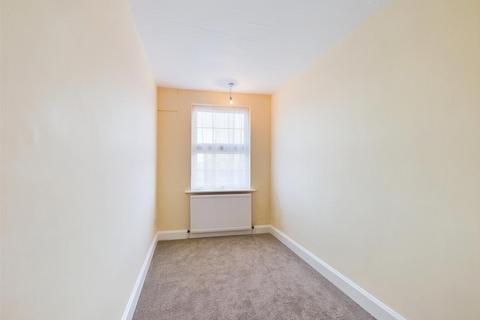 3 bedroom flat to rent, Field End Road, Pinner HA5