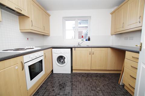 2 bedroom flat to rent, Swan Close, Swindon SN3