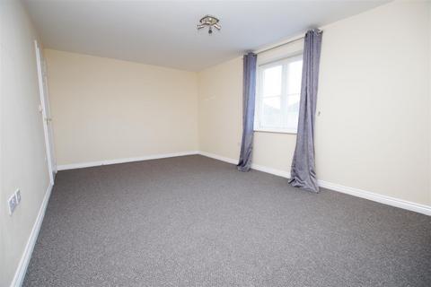 2 bedroom flat to rent, Swan Close, Swindon SN3