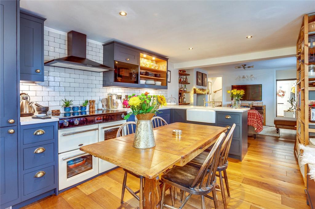 Kitchen/Dining Area