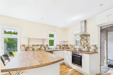 12 Angwin Avenue, St Agnes, TR5 0TS