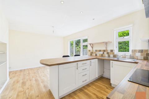 12 Angwin Avenue, St Agnes, TR5 0TS