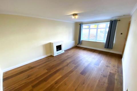 2 bedroom house to rent, Moor Crescent, Skipton