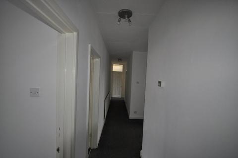 3 bedroom flat to rent, High Street, Pensnett, Brierley Hill