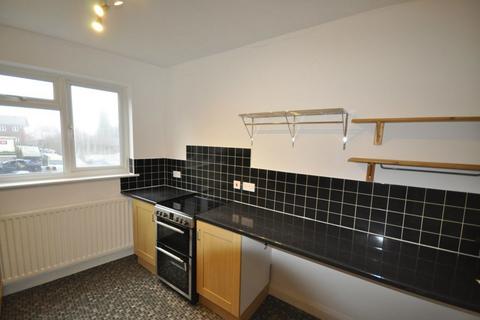 3 bedroom flat to rent, High Street, Pensnett, Brierley Hill