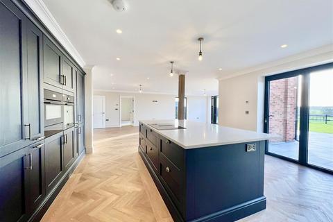 5 bedroom detached house for sale, Ingatestone Road, Stock